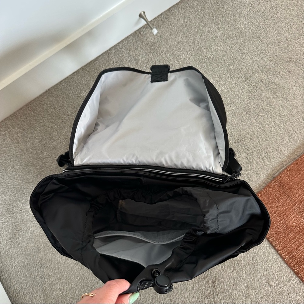 NWT unisex CALPAK Fit Gym Backpack in Black - Picture 17 of 17